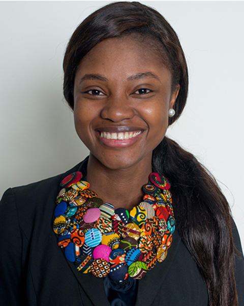 Samsiya Ona is wearing a necklace made with colroful west-African prints sown around circular buttons of the same shape.